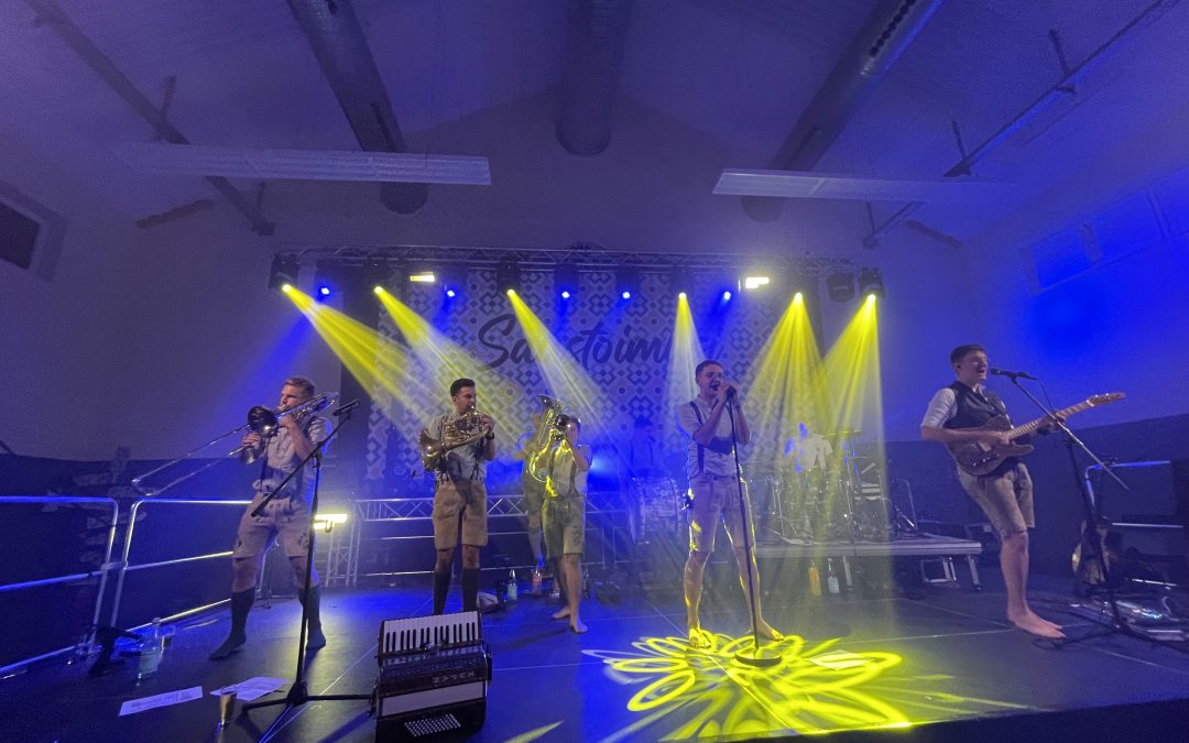 Tradition trifft Tubapop – Mensfelden feiert Jubiläumskirmes mit Musik, Tanz und Saustoimusi